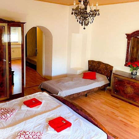"Casa20200" 2 X Apartments Je 150Qm Fuer Business, Familien, Gruppen, Handwerker 15Min Von Berlin, Erdbeerhof, Outlet B5, 5Min Vom See Falkensee !! 2 Apartment Each 150Qm For Business , Families 15Min From Berlin!! Kültér fotó