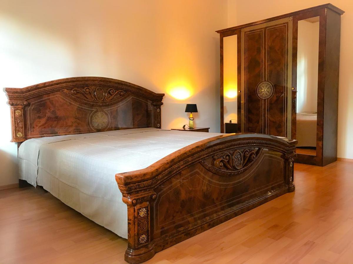 "Casa20200" 2 X Apartments Je 150Qm Fuer Business, Familien, Gruppen, Handwerker 15Min Von Berlin, Erdbeerhof, Outlet B5, 5Min Vom See Falkensee !! 2 Apartment Each 150Qm For Business , Families 15Min From Berlin!! Kültér fotó