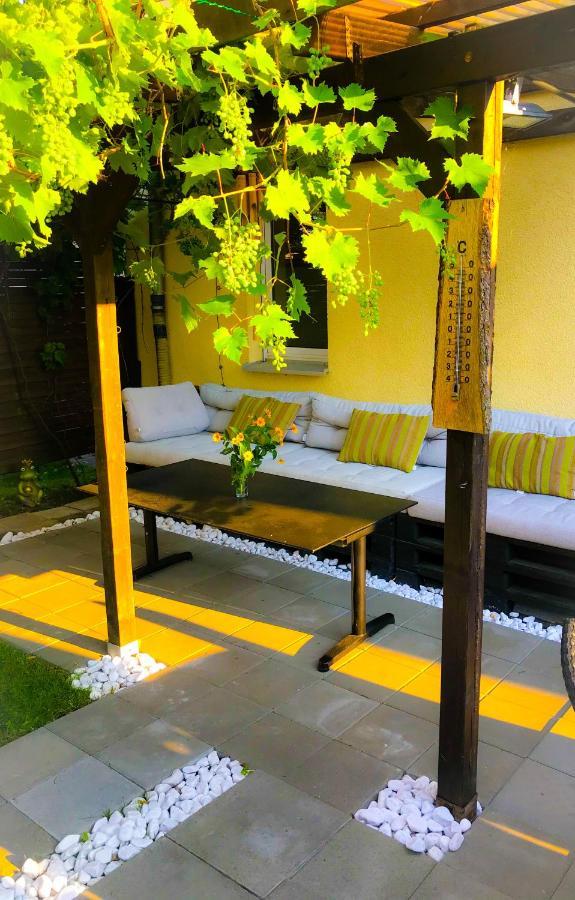 "Casa20200" 2 X Apartments Je 150Qm Fuer Business, Familien, Gruppen, Handwerker 15Min Von Berlin, Erdbeerhof, Outlet B5, 5Min Vom See Falkensee !! 2 Apartment Each 150Qm For Business , Families 15Min From Berlin!! Kültér fotó