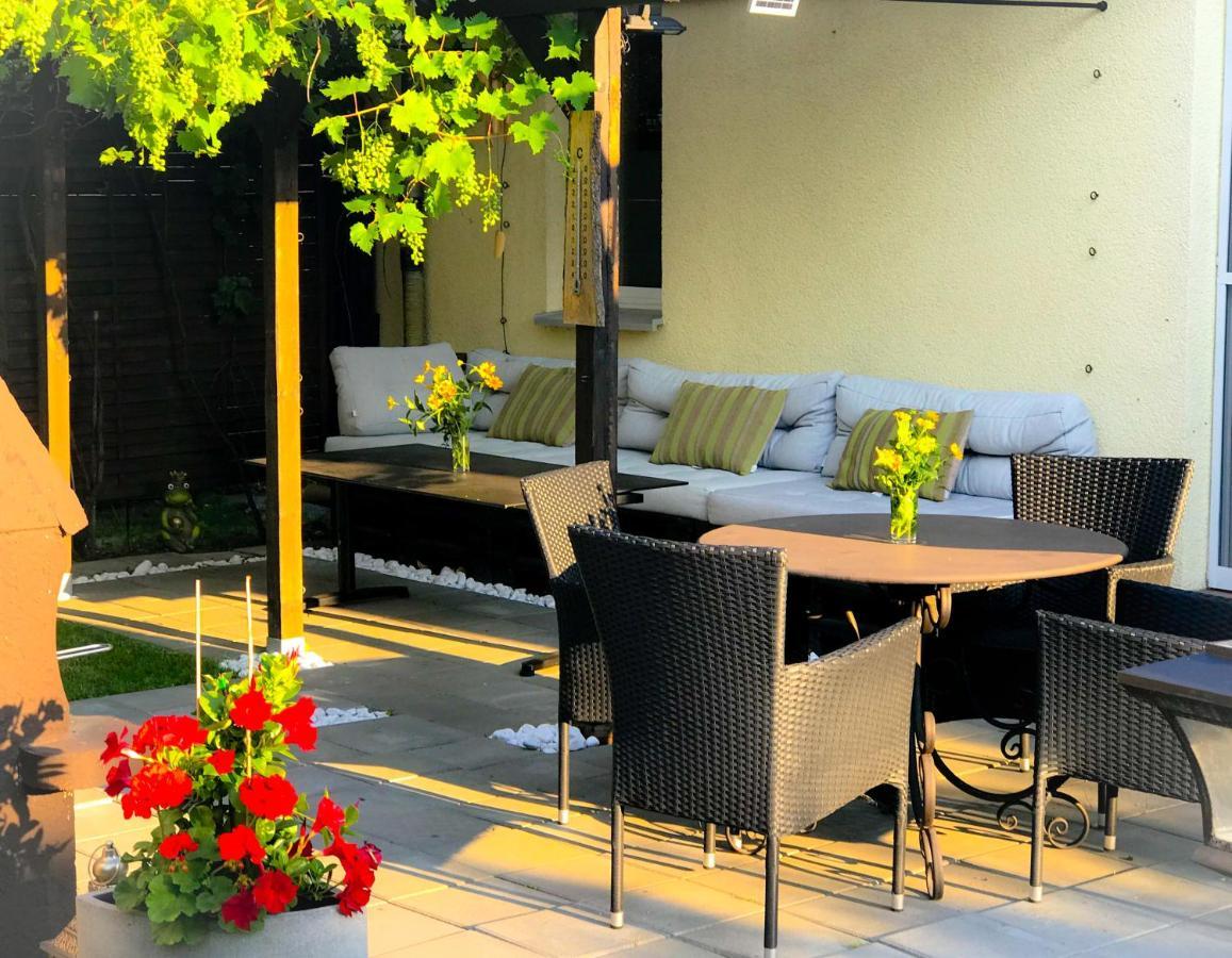 "Casa20200" 2 X Apartments Je 150Qm Fuer Business, Familien, Gruppen, Handwerker 15Min Von Berlin, Erdbeerhof, Outlet B5, 5Min Vom See Falkensee !! 2 Apartment Each 150Qm For Business , Families 15Min From Berlin!! Kültér fotó