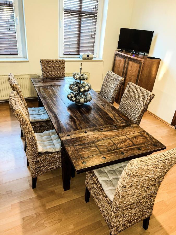"Casa20200" 2 X Apartments Je 150Qm Fuer Business, Familien, Gruppen, Handwerker 15Min Von Berlin, Erdbeerhof, Outlet B5, 5Min Vom See Falkensee !! 2 Apartment Each 150Qm For Business , Families 15Min From Berlin!! Kültér fotó
