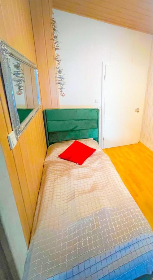 "Casa20200" 2 X Apartments Je 150Qm Fuer Business, Familien, Gruppen, Handwerker 15Min Von Berlin, Erdbeerhof, Outlet B5, 5Min Vom See Falkensee !! 2 Apartment Each 150Qm For Business , Families 15Min From Berlin!! Kültér fotó